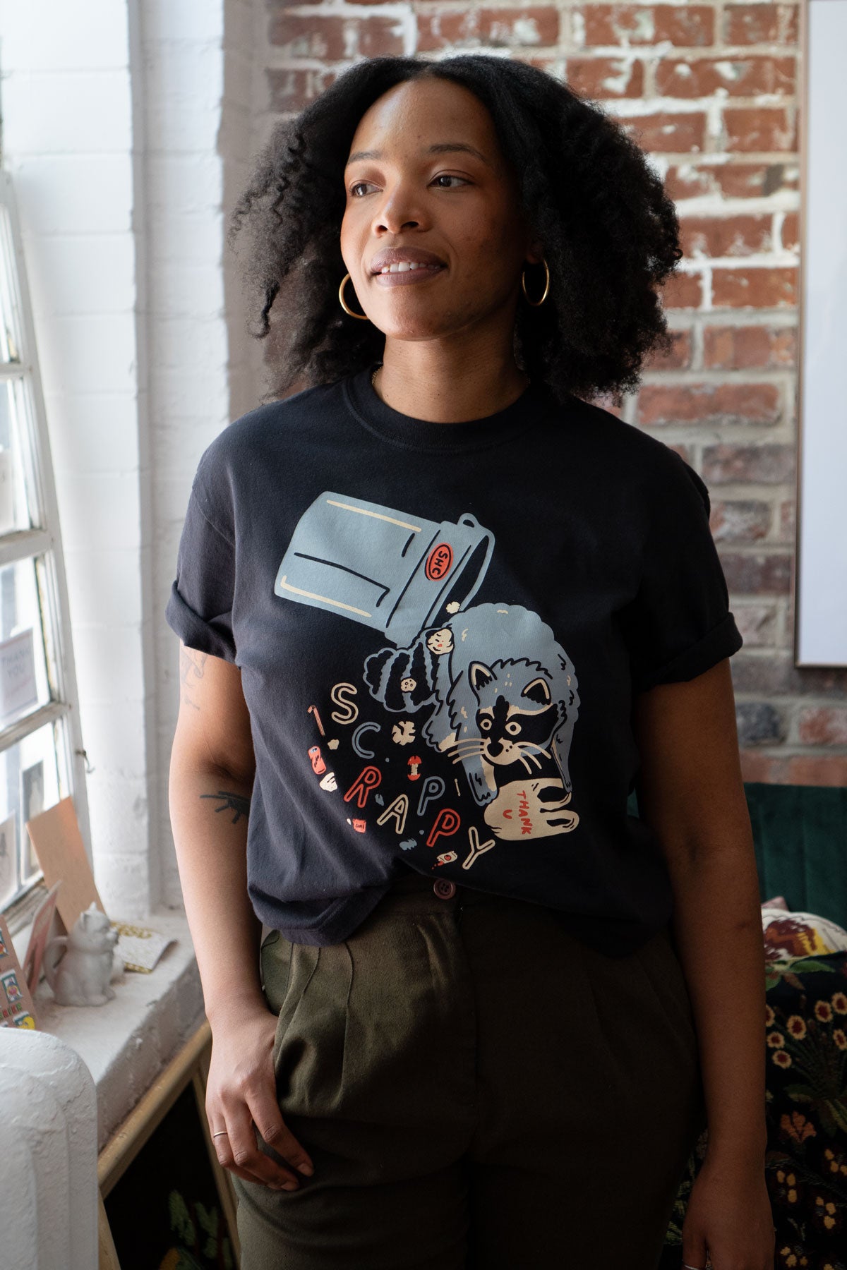 T-Shirt Carré 'Scrappy Raccoon'