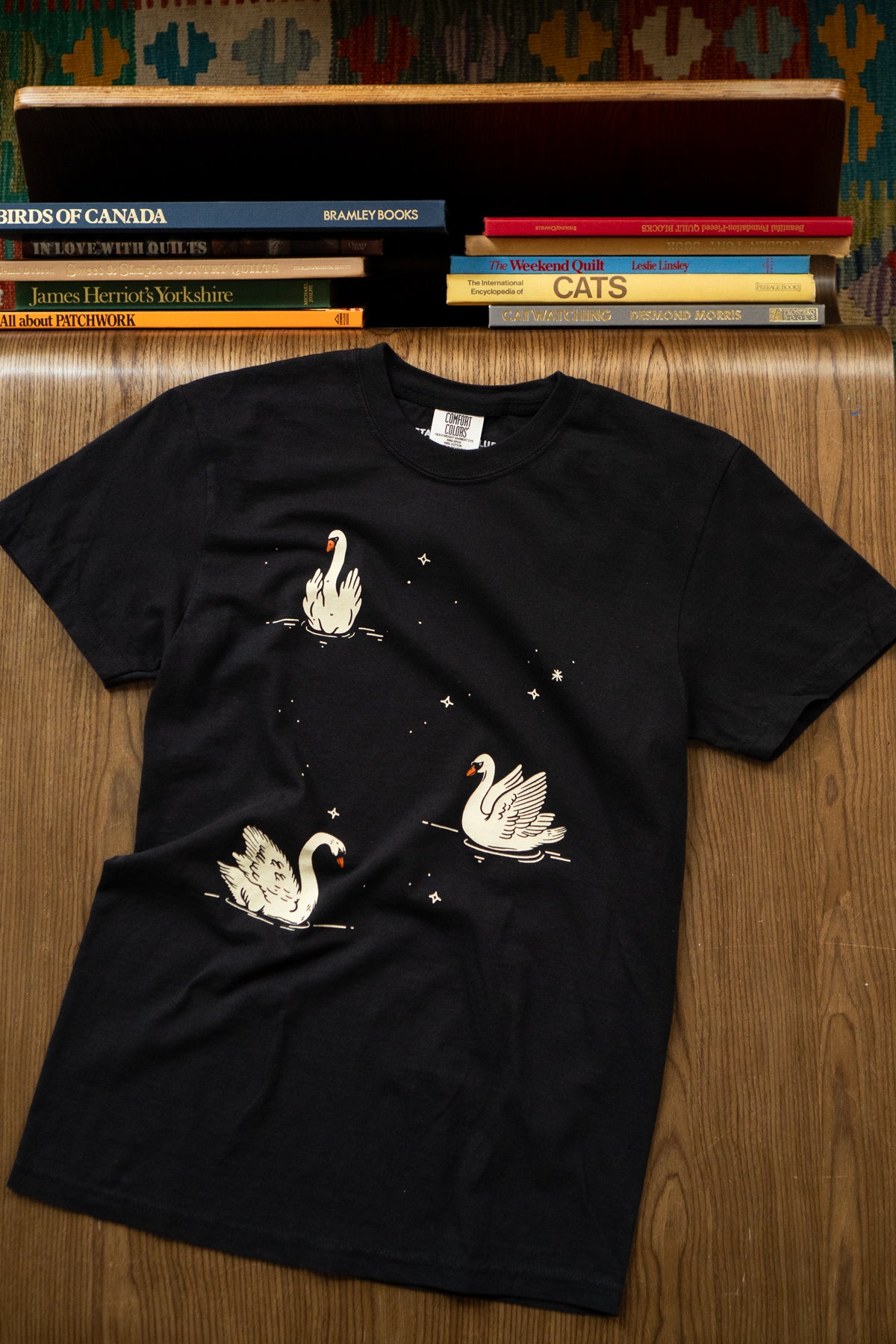 T-Shirt 'Night Swans' | Noir