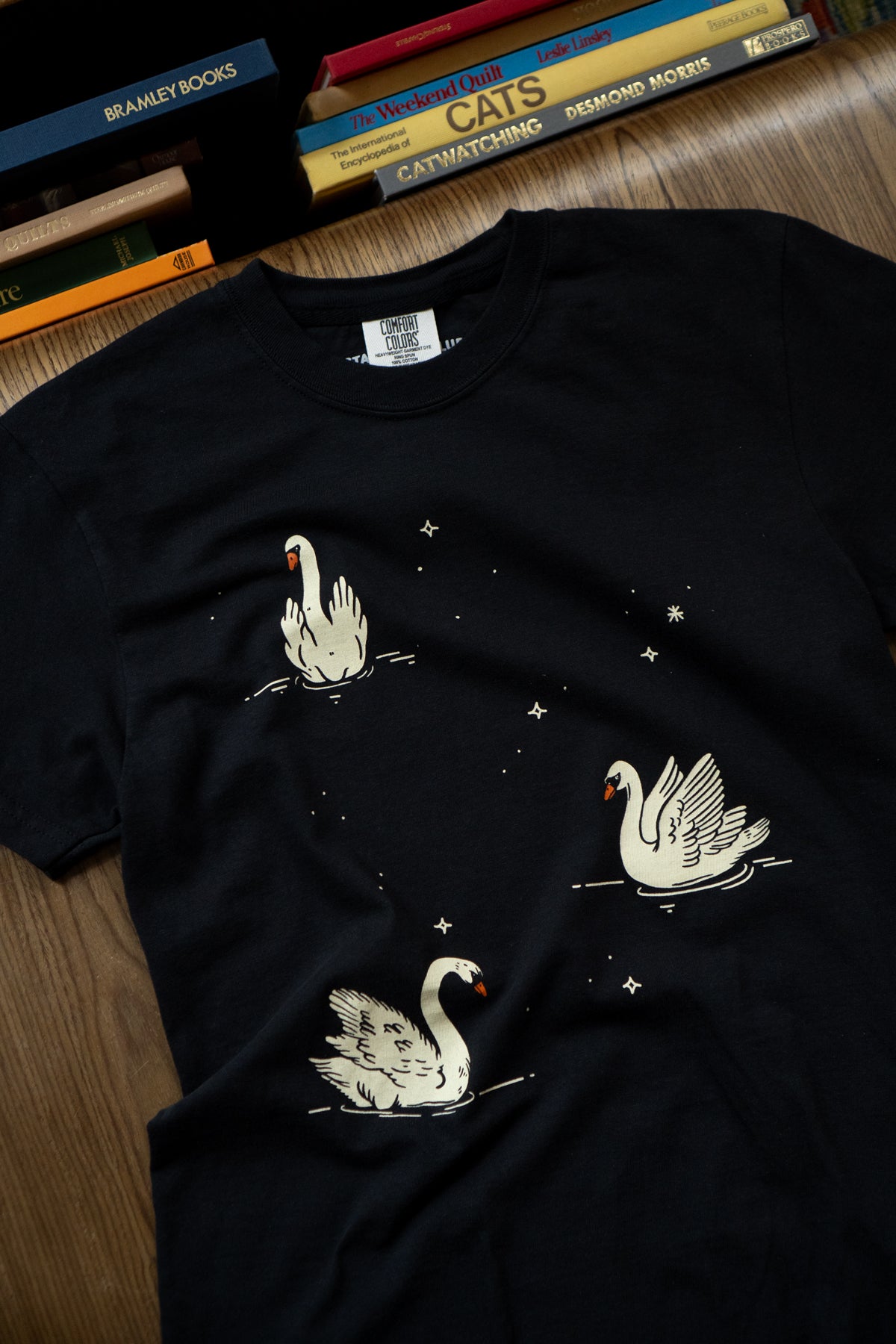 T-Shirt 'Night Swans' | Noir